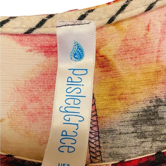 Women’s size XL pull over short sleeve shirt - Picture 3 of 3